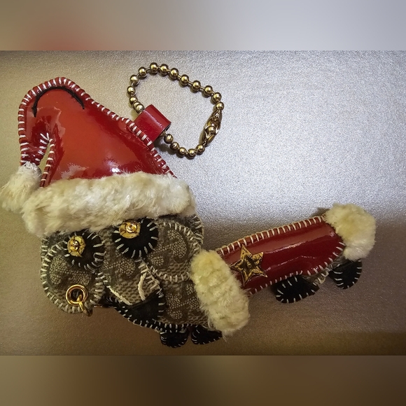 🎉HOST PICK🎉 Authentic GUCCI Dachshund Motif GG Pattern Charm - Picture 6 of 11